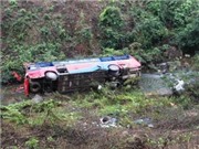 Bóng đá anh, ngoại hạng anh, lịch thi đấu euro 2012, Ôtô rơi xuống vực trong đêm làm 12 người chết